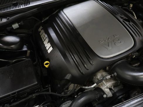 Used 2018 Dodge Challenger R/T RWD image 27