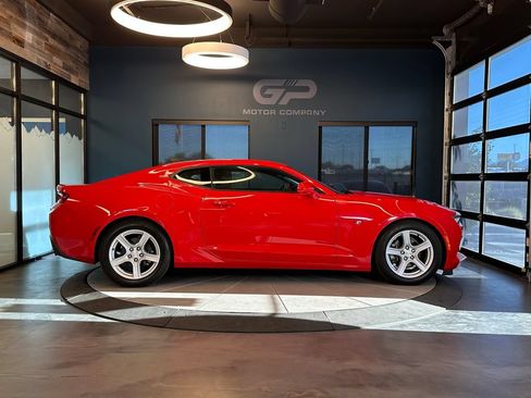 Used 2017 Chevrolet Camaro LT RWD image 2