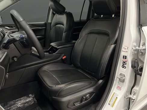 Used 2023 Jeep Grand Cherokee Limited w/ Luxury Tech Group II image 4