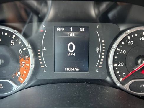 Used 2016 Jeep Renegade Latitude AWD/4WD image 12
