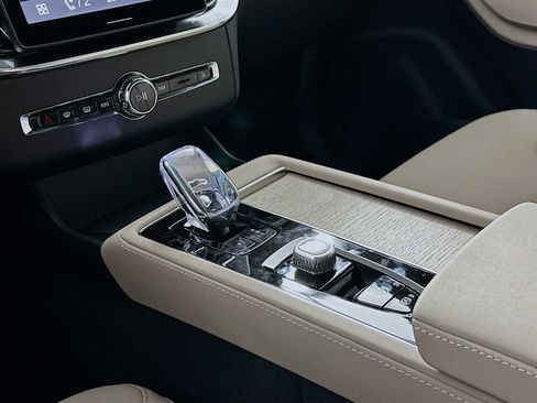 New 2026 Volvo XC90 T8 Plus w/ Protection Package Premier AWD/4WD image 15