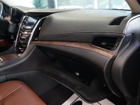 Used 2016 Cadillac Escalade Luxury AWD/4WD image 50