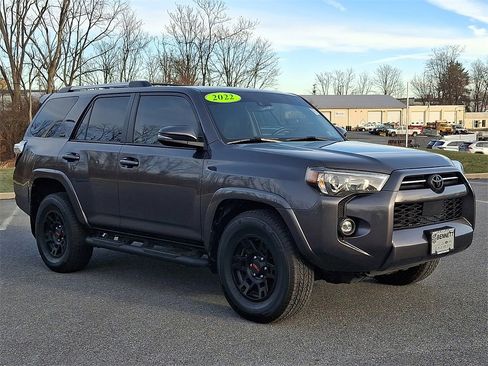 Certified 2022 Toyota 4Runner SR5 Premium image 3