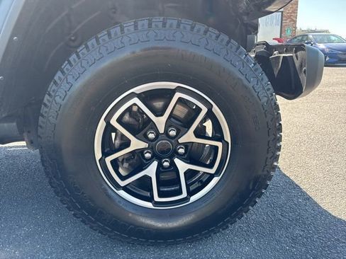 Used 2024 Jeep Wrangler Unlimited Rubicon AWD/4WD image 3