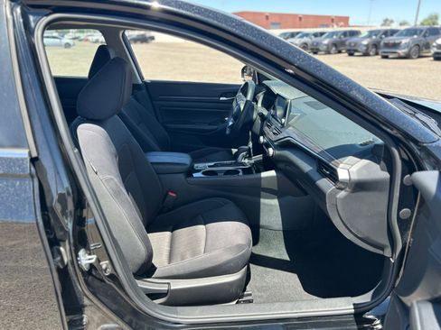 Used 2024 Nissan Altima 2.5 SV FWD image 9