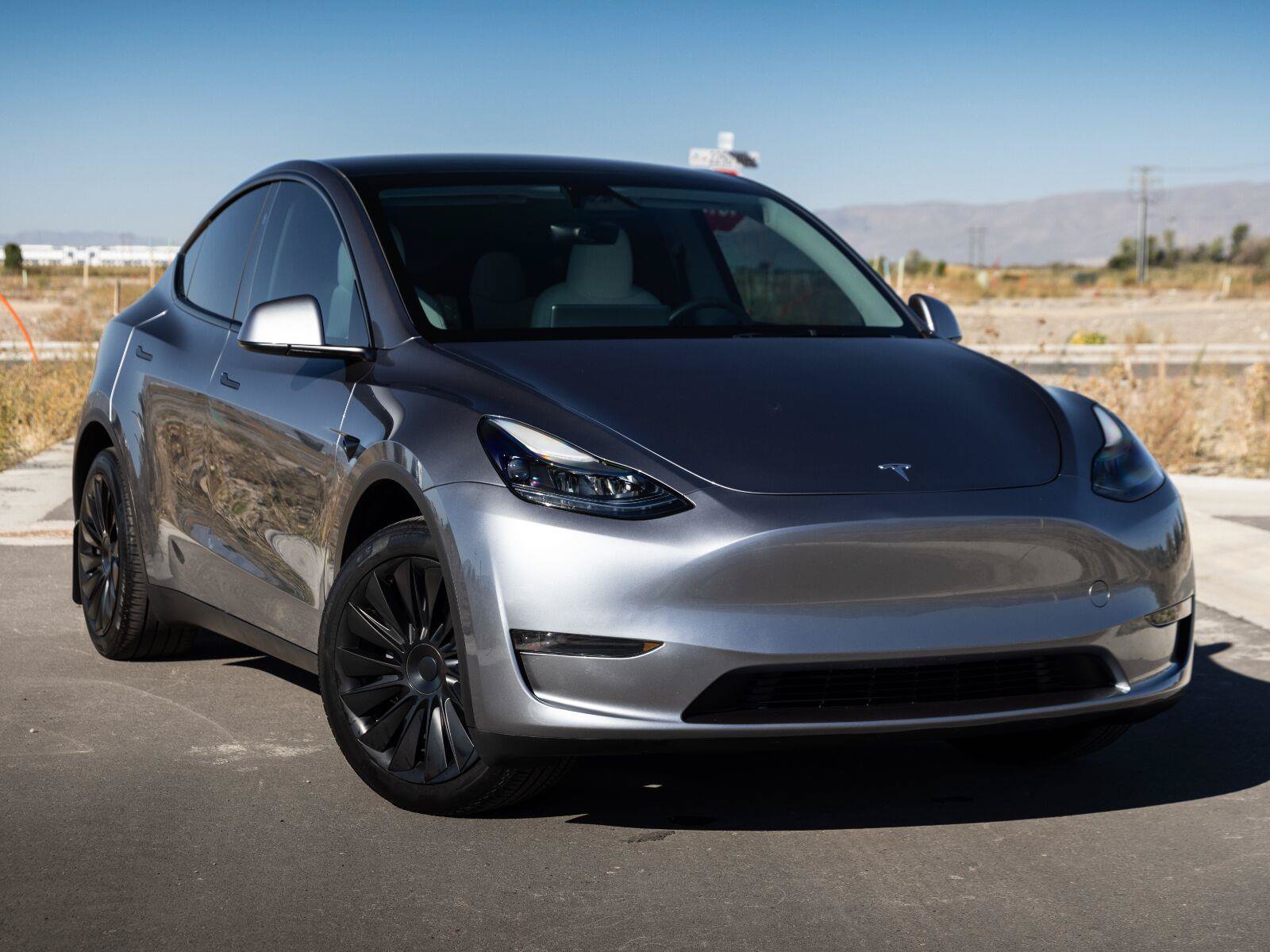 Used 2025 Tesla Model Y Long Range AWD/4WD image 29