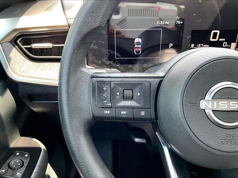 Used 2025 Nissan Kicks SV AWD/4WD image 22