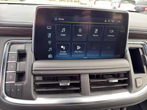 Used 2024 Chevrolet Suburban LT image 17