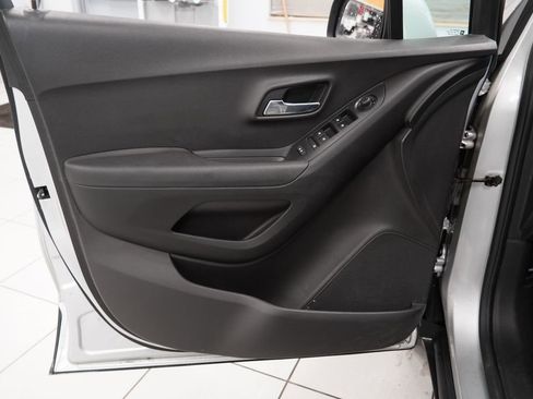 Used 2017 Chevrolet Trax LS FWD image 16