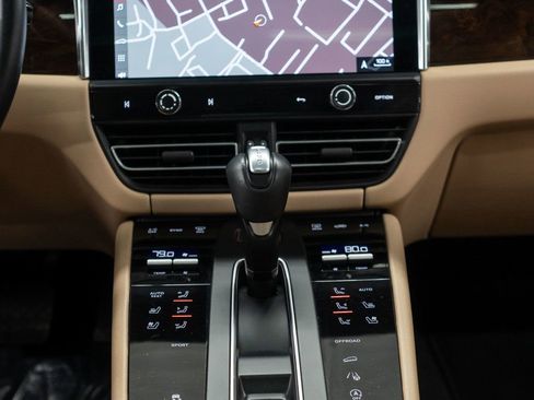 Used 2024 Porsche Macan w/ Premium Plus Package image 20