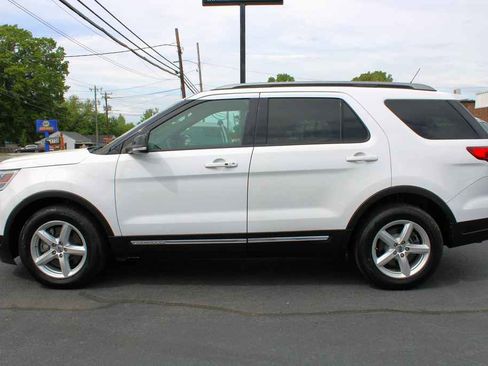 Used 2018 Ford Explorer XLT w/ Equipment Group 202A image 2