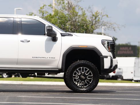 Used 2024 GMC Sierra 3500 Denali Ultimate AWD/4WD image 7