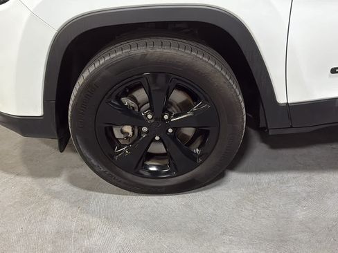 Used 2020 Jeep Cherokee Latitude Plus AWD/4WD image 8