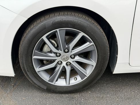 Used 2016 Lexus ES 300h w/ Luxury Package w/Wood Trim FWD image 12
