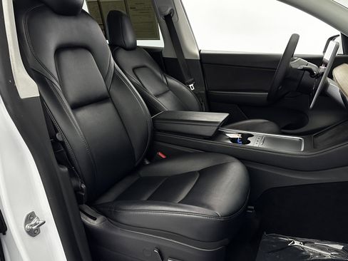 Used 2022 Tesla Model Y Long Range image 31