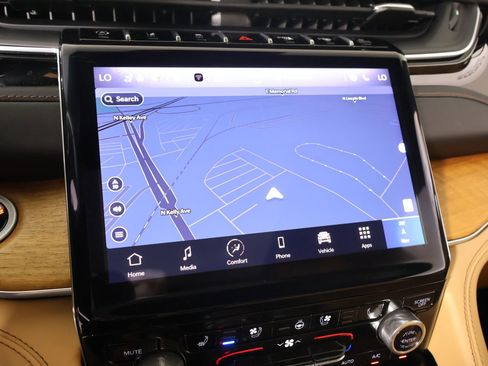 Used 2025 Jeep Grand Cherokee Summit AWD/4WD image 7