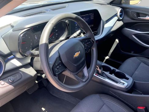 Used 2025 Chevrolet Trax LS FWD image 18