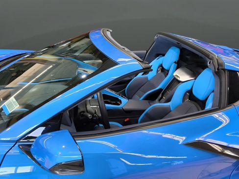 Used 2025 Chevrolet Corvette Stingray Premium Cpe w/ Z51 Performance Package RWD image 30