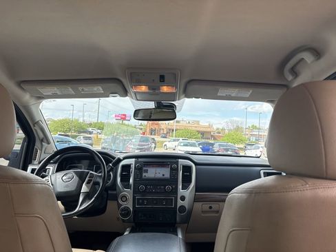 Used 2018 Nissan Titan SL w/ Chrome Package image 36