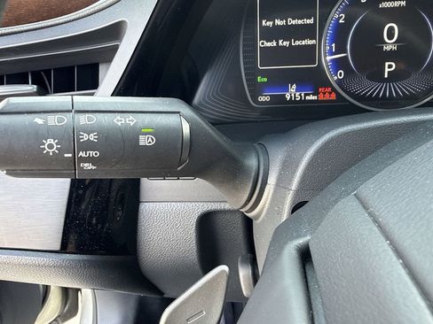 Used 2025 Lexus ES 350 w/ Premium Package image 28