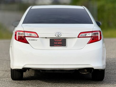 Used 2014 Toyota Camry L image 4