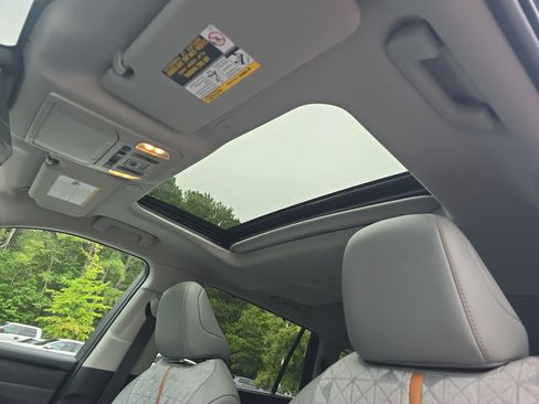 Used 2023 Toyota Highlander Bronze Edition FWD image 30