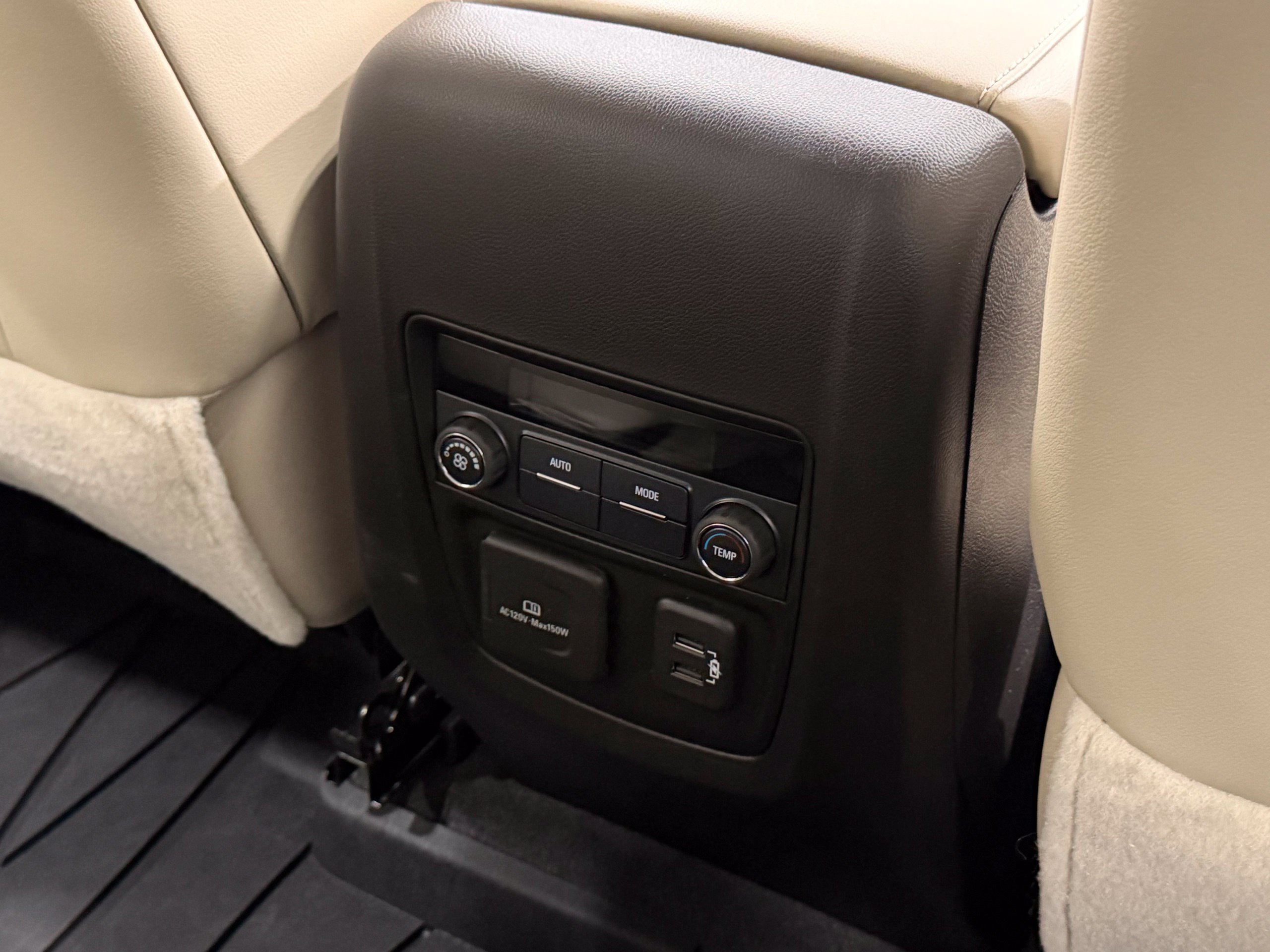 Used 2020 Buick Enclave Essence w/ Sound and Sites Package AWD/4WD image 47