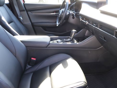 Used 2019 MAZDA MAZDA3 w/Preferred Pkg image 11
