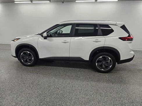 Used 2024 Nissan Rogue SV w/ SV Premium Package FWD image 8