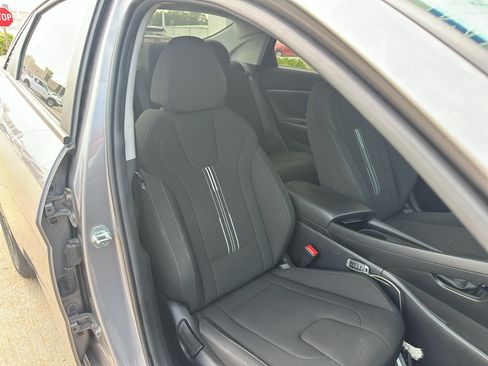 Used 2023 Hyundai Elantra Blue FWD image 31
