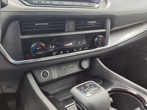 Used 2023 Nissan Rogue SV FWD image 27