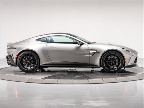 Used 2025 Aston Martin V8 Vantage Coupe image 14
