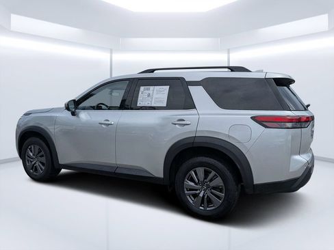 Used 2024 Nissan Pathfinder SV AWD/4WD image 6