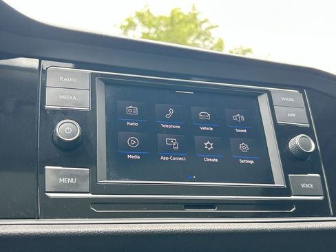 Used 2024 Volkswagen Jetta SE FWD image 21