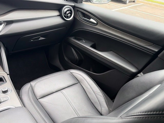 Used 2022 Alfa Romeo Stelvio Ti AWD/4WD image 47