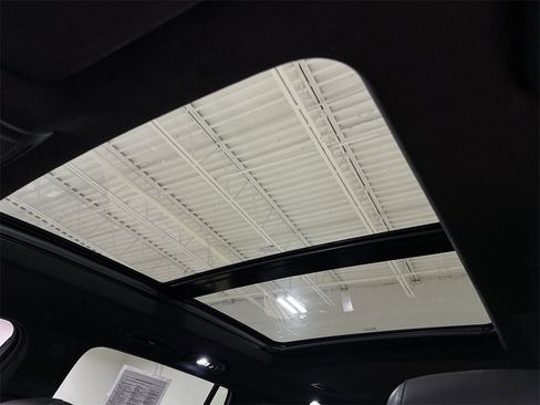 Used 2023 Cadillac XT6 Sport w/ Platinum Package image 19