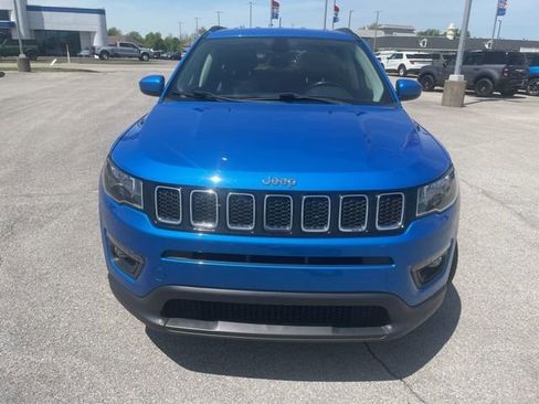 Used 2018 Jeep Compass Latitude w/ Popular Equipment Group AWD/4WD image 3