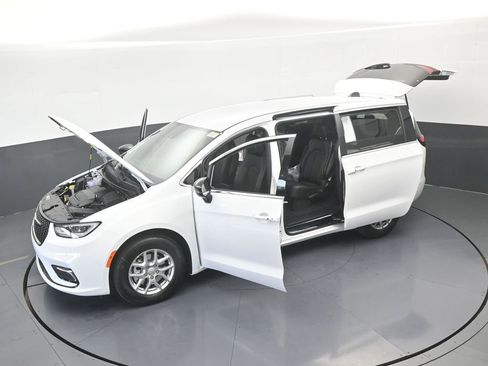 New 2026 Chrysler Pacifica Select image 57