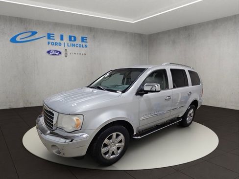 Used 2009 Chrysler Aspen Limited image 2