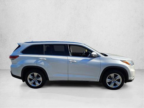 Used 2016 Toyota Highlander Limited Platinum image 4