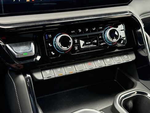 Used 2024 GMC Sierra 2500 AT4X image 27