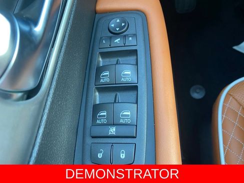 New 2026 Chrysler Pacifica Pinnacle AWD/4WD image 15