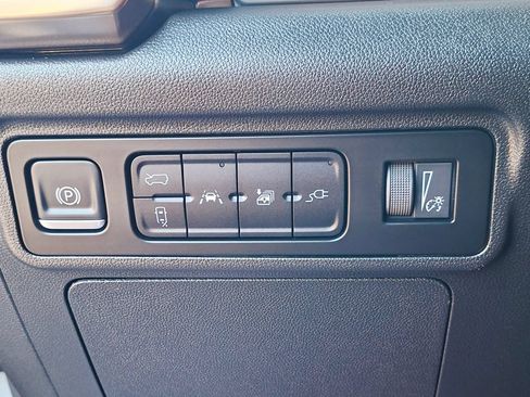 Used 2025 GMC Hummer EV 2X AWD/4WD image 33