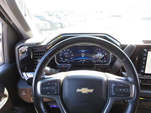 Used 2024 Chevrolet Silverado 2500 LT AWD/4WD image 32