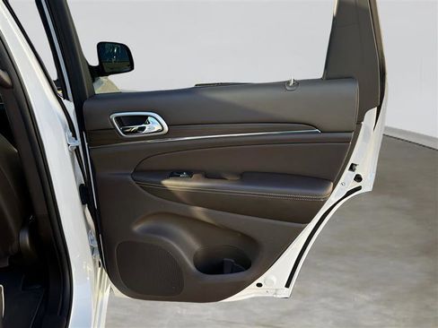 Used 2019 Jeep Grand Cherokee Overland image 26