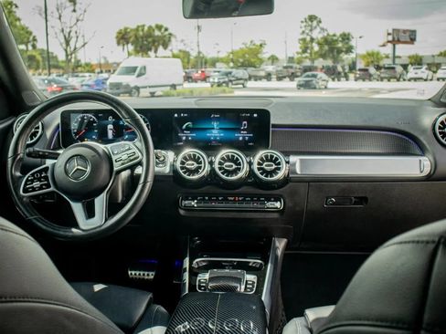 Used 2020 Mercedes-Benz GLB 250 w/ Premium Package image 15