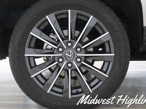 Used 2024 Lexus GX 550 w/ Accessory Package (2T) AWD/4WD image 20