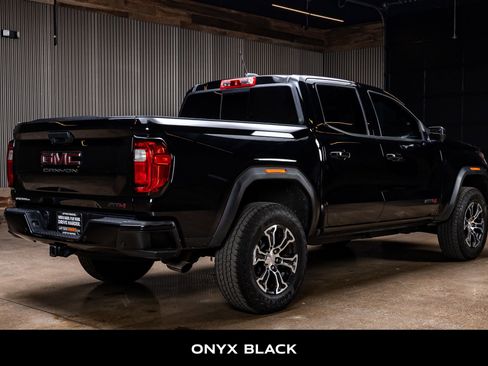 Used 2024 GMC Canyon AT4 w/ Technology Package image 9