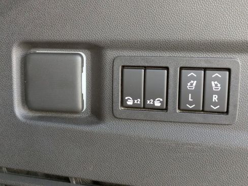 Used 2022 Chevrolet Tahoe RST w/ Sport Performance Package image 14