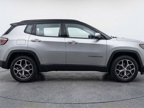 Used 2025 Jeep Compass Limited AWD/4WD image 11